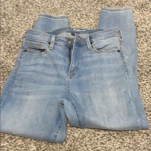 Light wash skinny jeans